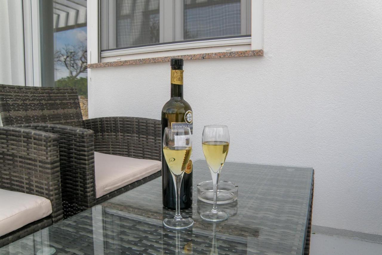 Lada Apartmani Novalja Exterior foto