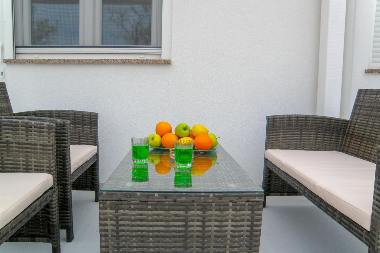 Lada Apartmani Novalja Exterior foto